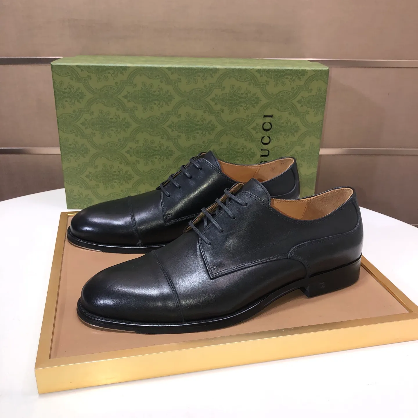 Men's shoes 💰660💰 Brand: GUCCI (Gucci) Standard code: Men's size 38/44 (45/46 can be customized) Grade: Same as the official website Original quality Material: Original cowhide Water-dyed cowhide lining Original rubber outsole Style category: Men's fashionable casual leather shoes Distinguished big-name luxury elements top luxury Color: Actual picture